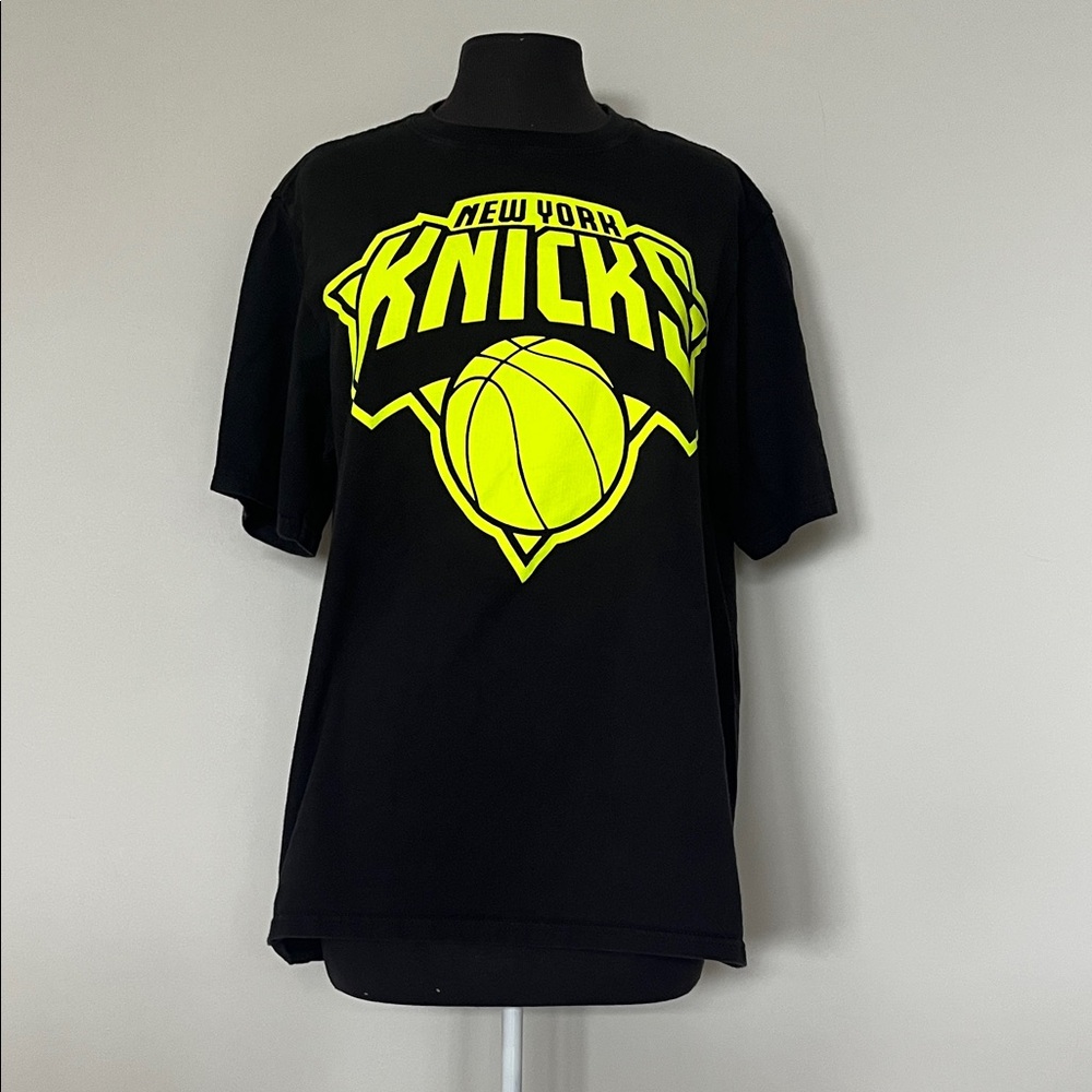 Adidas New York Knicks black tee